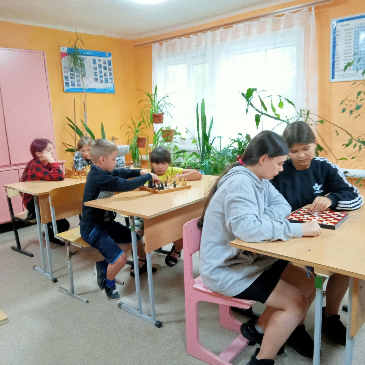 Первенство лагеря по различным видам спорта: шахматы, шашки..