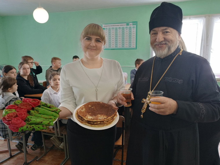 "Чудесная масленица блинами угощает!".