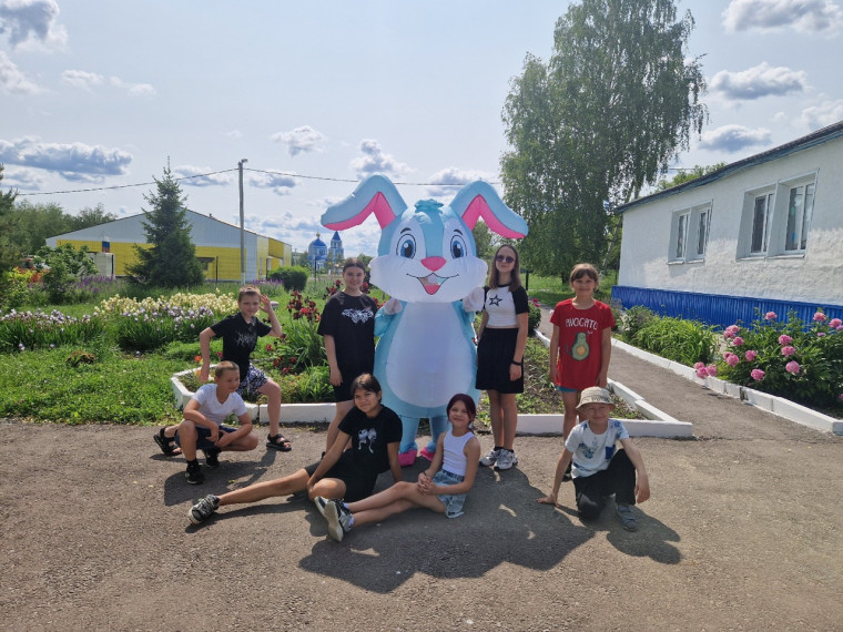 "Лето красное, звонче пой!".